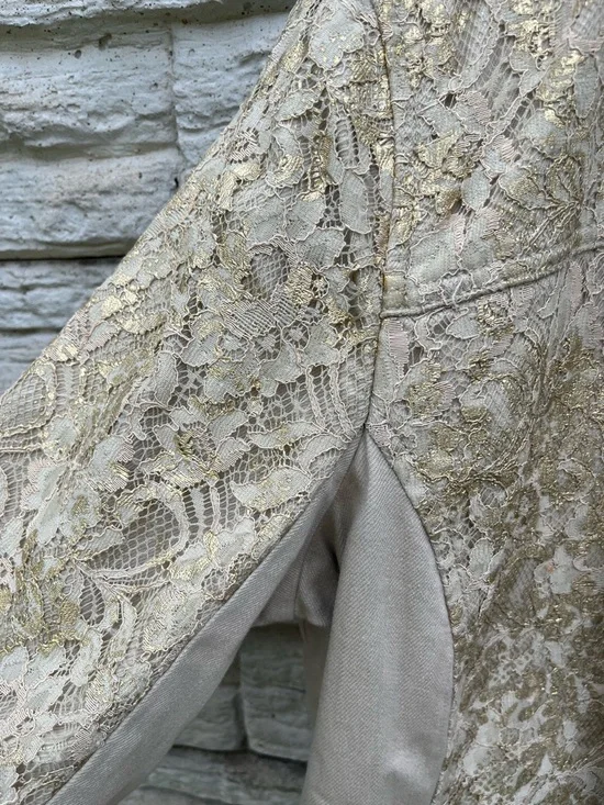 Chico’s Gold Lace Jacket Size 2 Open Front Beige Blazer Textured Cotton Blend - Picture 4 of 6